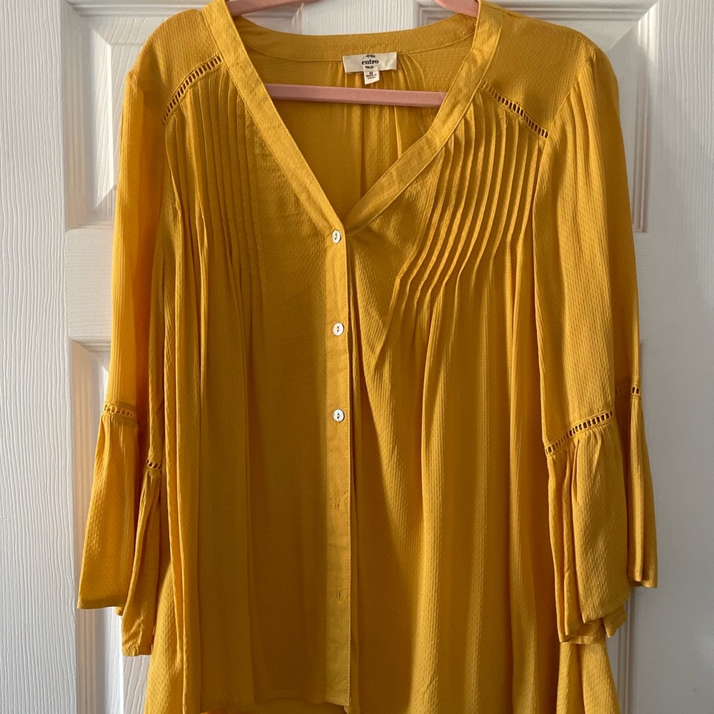Flowy mustard top